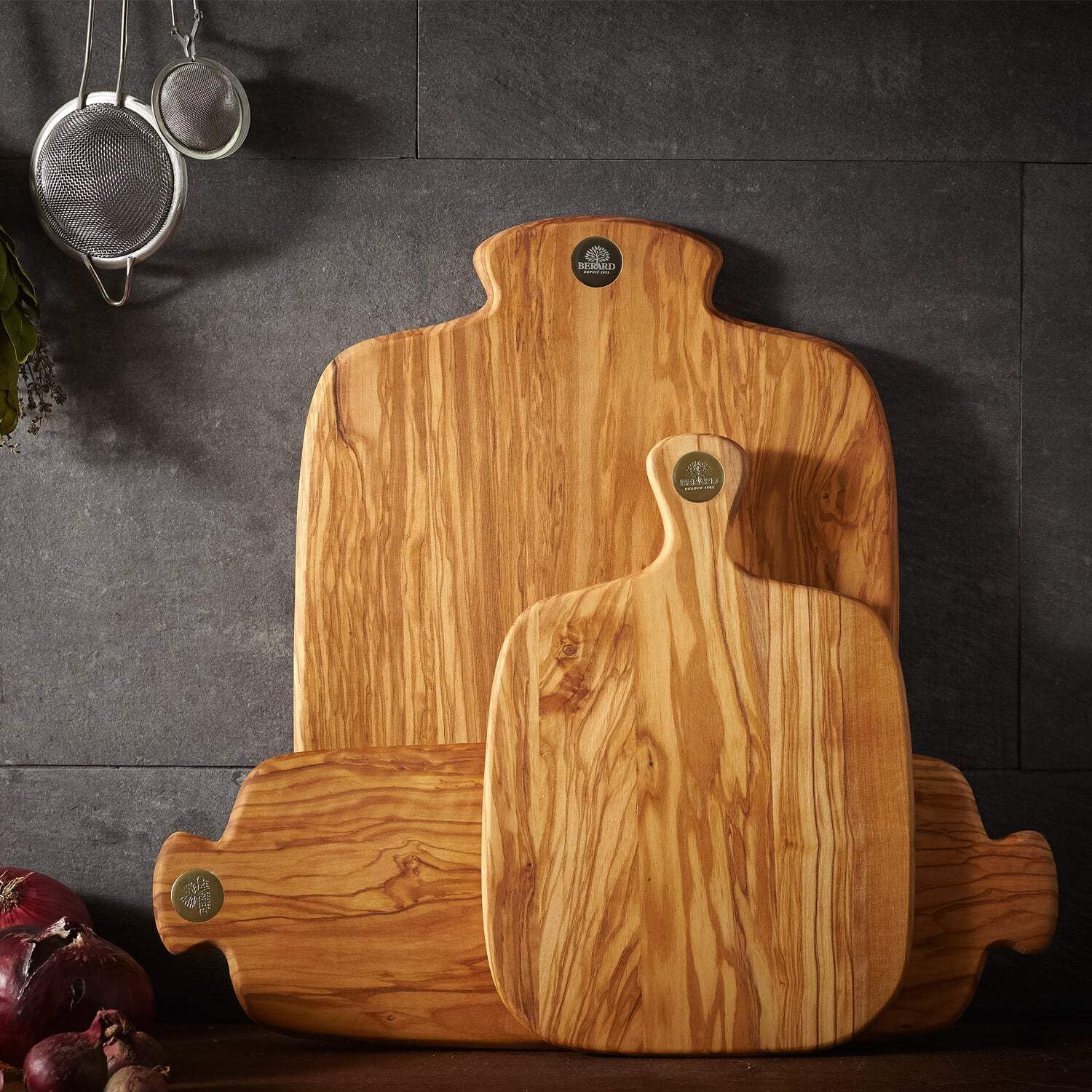 Berard Racine Olivewood 11.4-Inch Cutting Board with Handle (Brown) - Image 7