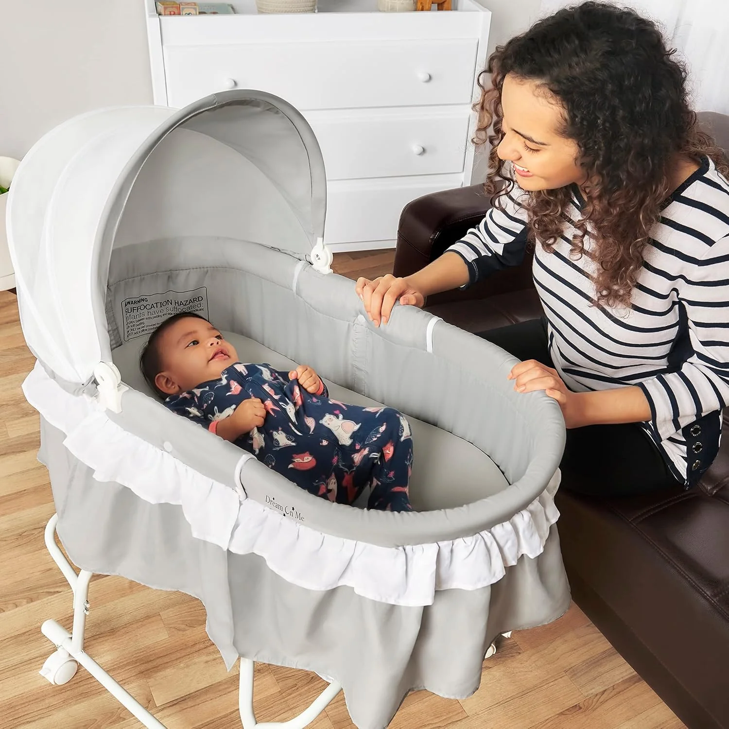 Dream On Me Lacy Portable 2-in-1 Bassinet & Cradle (White) - Image 2