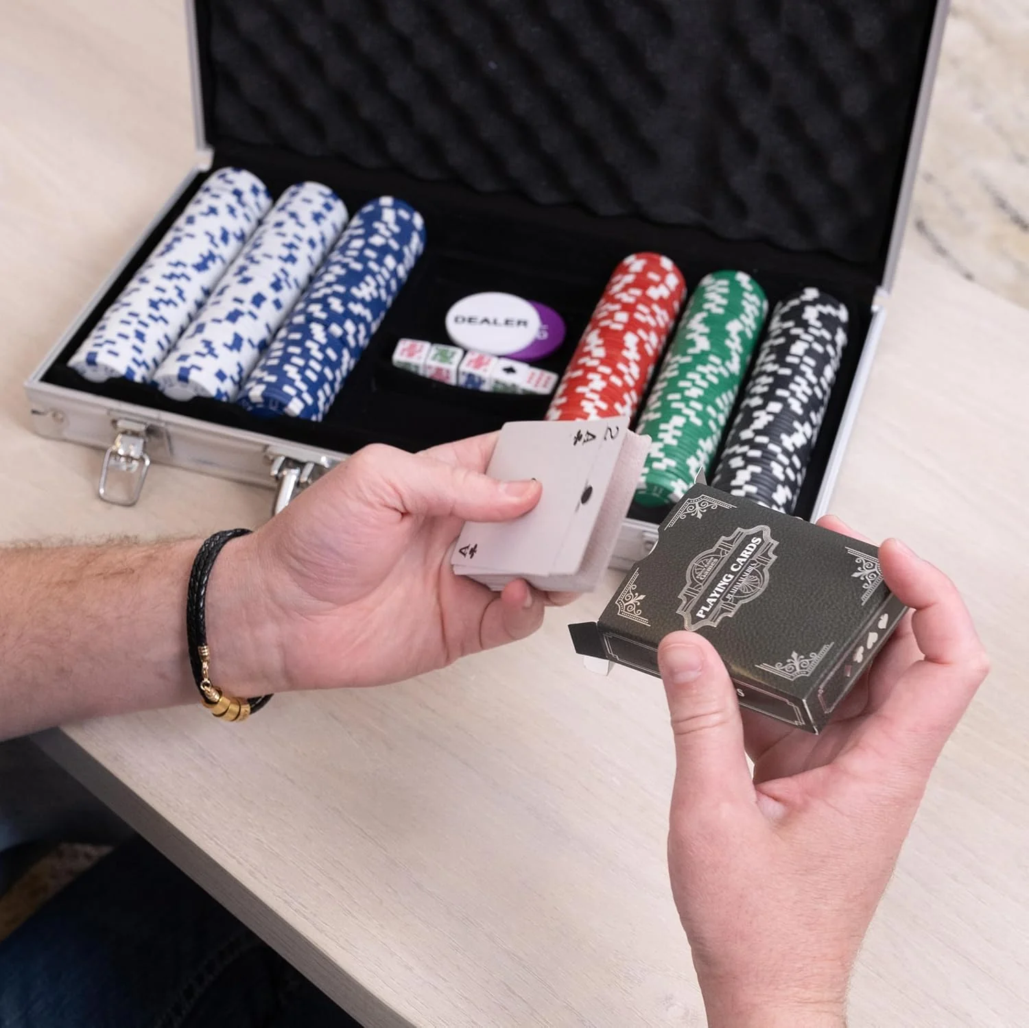 New Elbow Room Games 300 Piece Poker Set with Carrying Case - Image 3