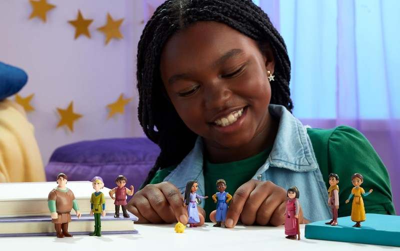 New Mattel Disney Wish The Teens Mini Doll Set - Image 4